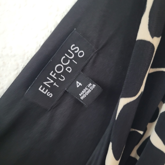 Enfocus Studio Black and Cream Sleeveless Bodycon Ruched Dress Size 4 EUC - Picture 5 of 8